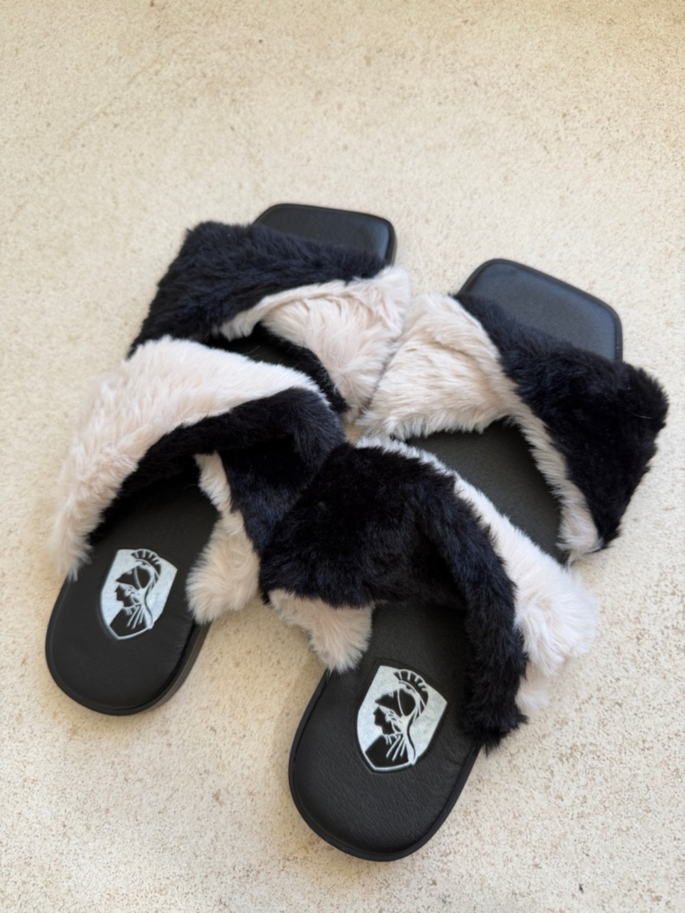 VHNY Black & Cream Crisscross Faux Fur Slide Sandals Size 37 7 NWOT